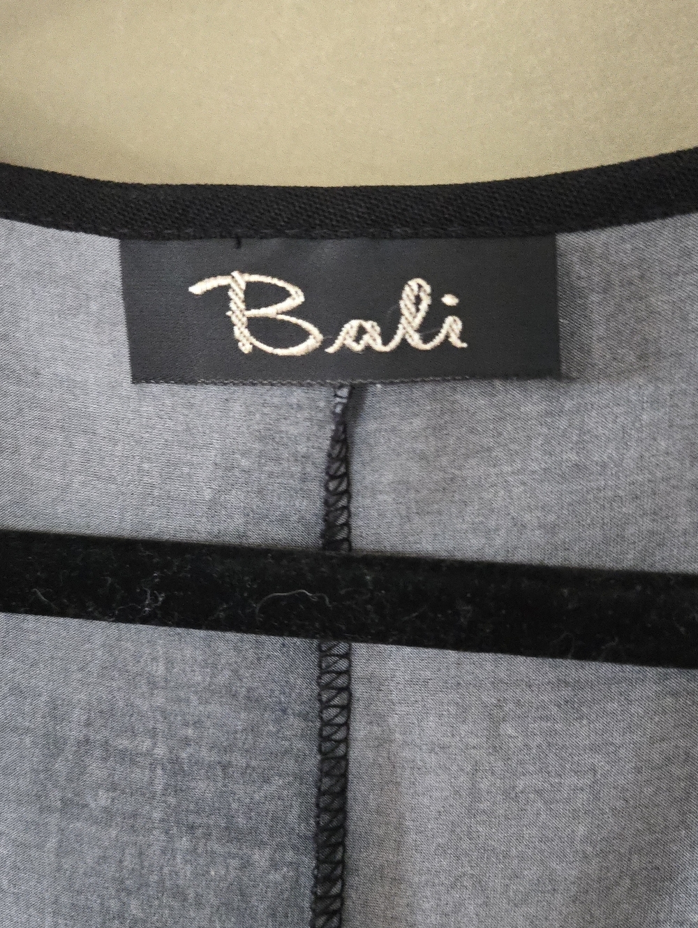 Bali | Black Tank Top with Vibrant Floral Print, Ptp 18 1/2" To 25" - Picture 4 of 8